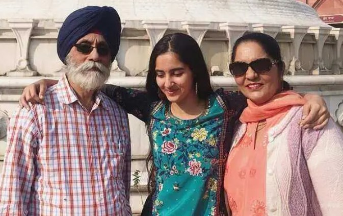 Simrat Kaur with her parents