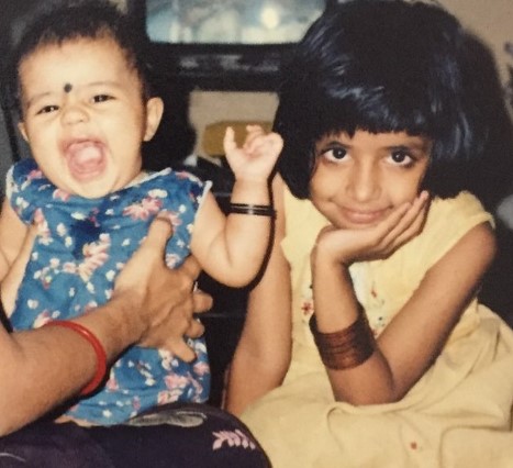 A childhood picture of Amritha Aiyer with her elder sister