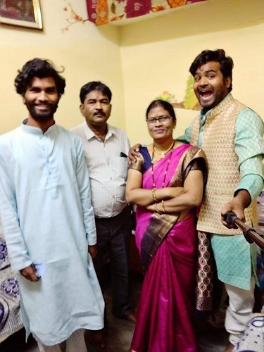 A picture of Ankit Motghare with his parents and brother