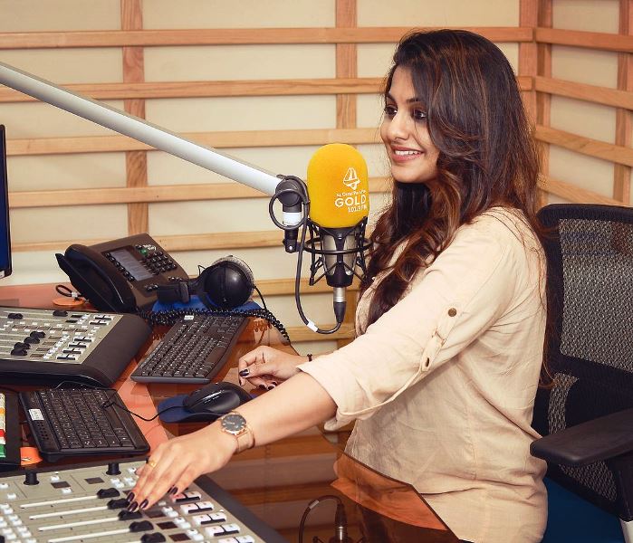 Meera Nandan working as an RJ at Gold 101.3 FM in Ajman