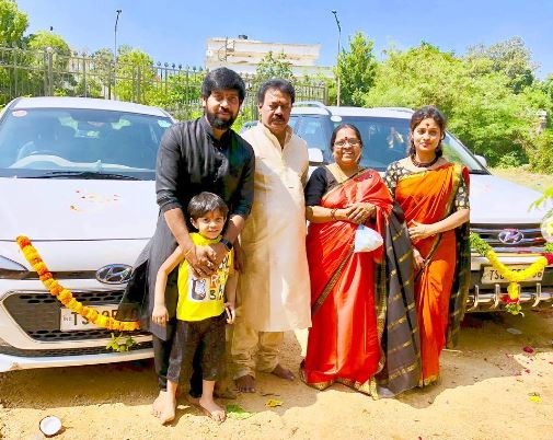 Aata Sandeep with his family