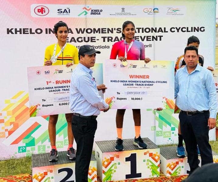 Dhanyadha JP (centre) at the Khelo India Women’s Track Cycling League