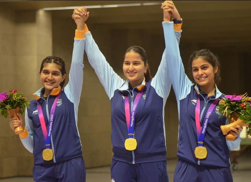 Esha Singh (left) with her team after winning the gold at the 2023 Asian Games