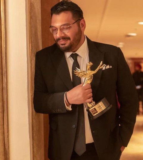 Kayoze Irani posing after his film Ajeeb Daastaans won best digital film at IWM buzz awards in 2022