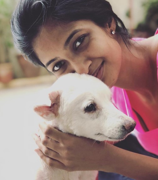Keerthi Pandian with her pet dog