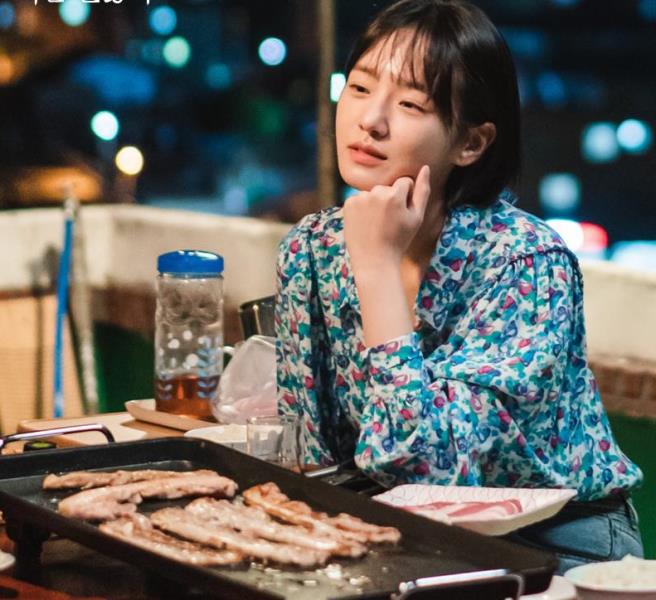 Park Gyu-young having a non-vegetarian meal