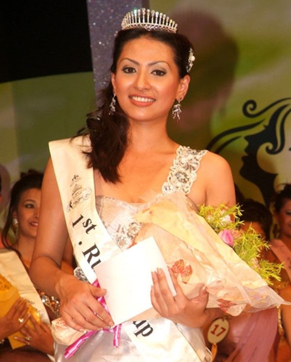 Sahana Bajracharya as 1st runner-up of Miss Nepal 2010