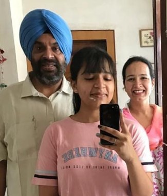 Sift Kaur Samra with her father and mother