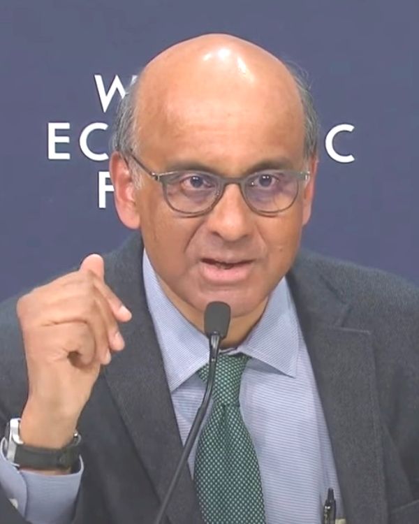 Tharman Shanmugaratnam chairing a meeting at the IMF