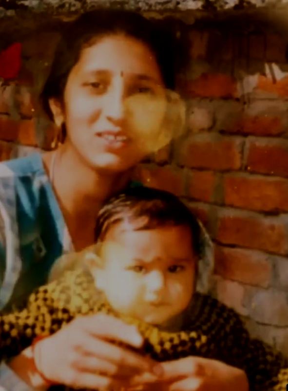 A childhood picture of Komal Saklani with her mother