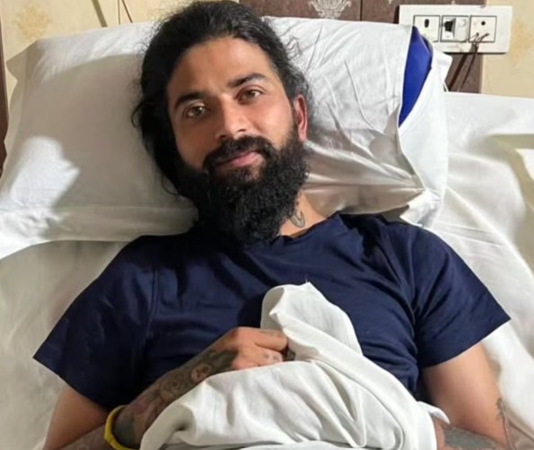 Anurag Dobhal while being hospitalized