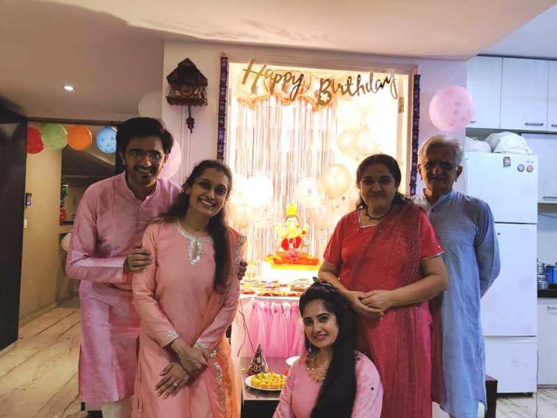 Bhairavi Vaidya (second from right) worshipping Lord Ganesha with her family