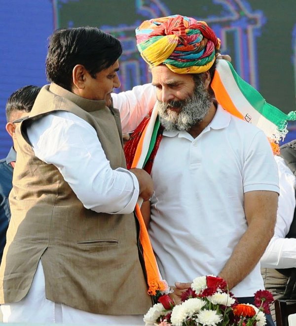 Congress leader Rahul Gandhi being felicitated by party leader Govind Singh Dotasra, during the ongoing ‘Bharat Jodo Yatra’, in Alwar on 19 December 2022
