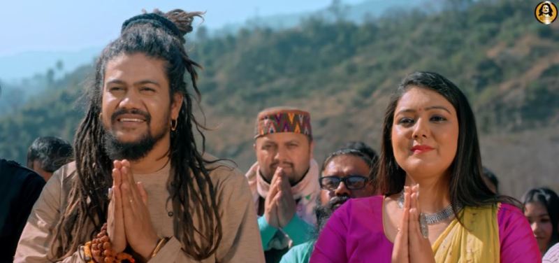 Komal Saklani and Hansraj Raghuwanshi in a still from the music video ‘Laagi Lagan Shankara’ (2021)
