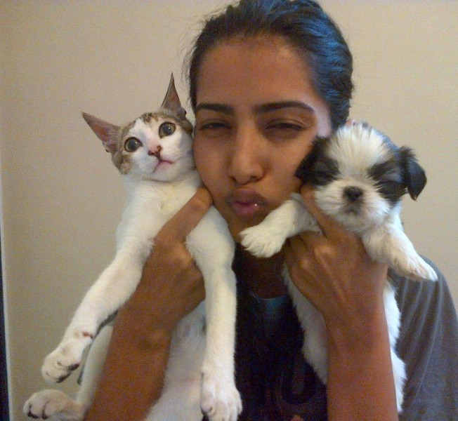 Manasvi Mamgai playing with a dog and a cat