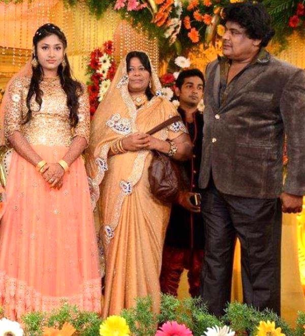 Mansoor Ali Khan with wife, and daughter
