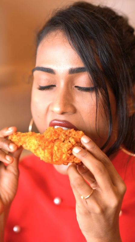 Poornima Ravi eating chicken