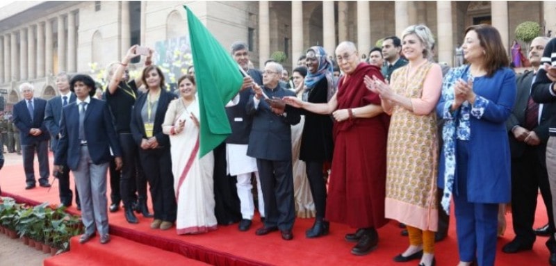 President Pranab Mukherjee and Dalai Lama flagging off the 100 Million Campaign