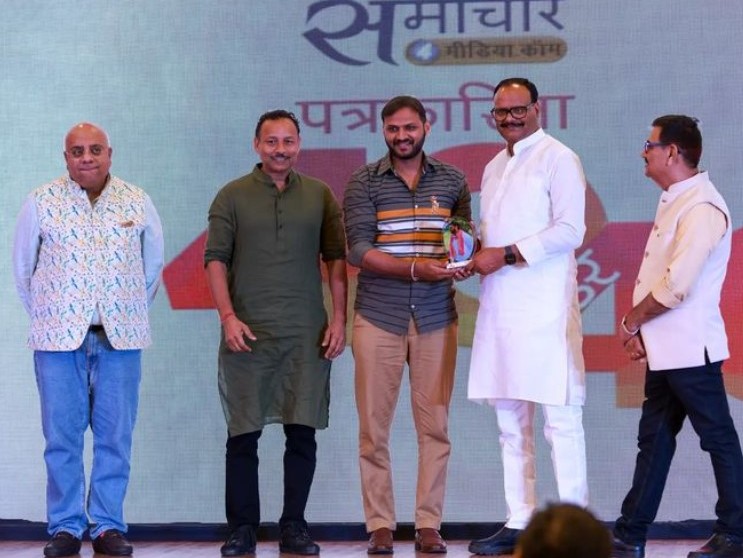 Rajat Sain (centre) receiving 40 Under 40 Award