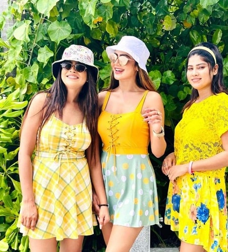 Priya Bansal with her sisters Ayra (extreme left) and Soniya (centre)