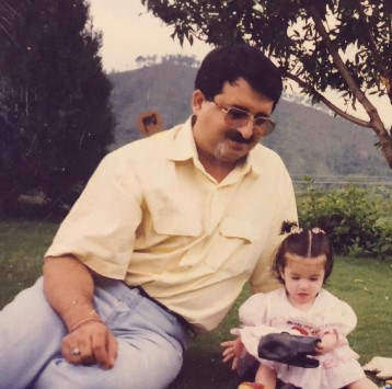 A childhood picture of Mehak Manwani with her father