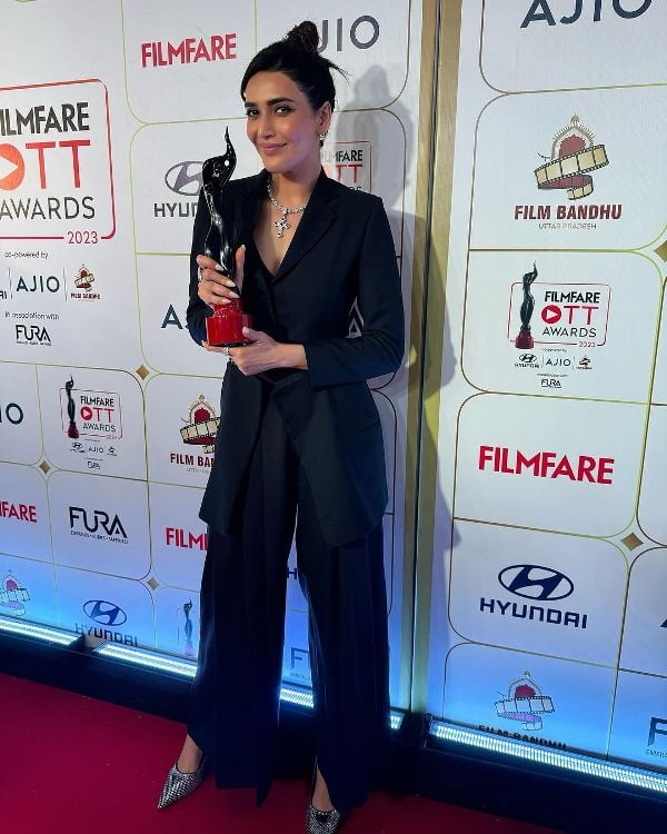 Karishma Tanna with the Critics’ Choice Award, which she won at the 2023 Filmfare OTT Awards