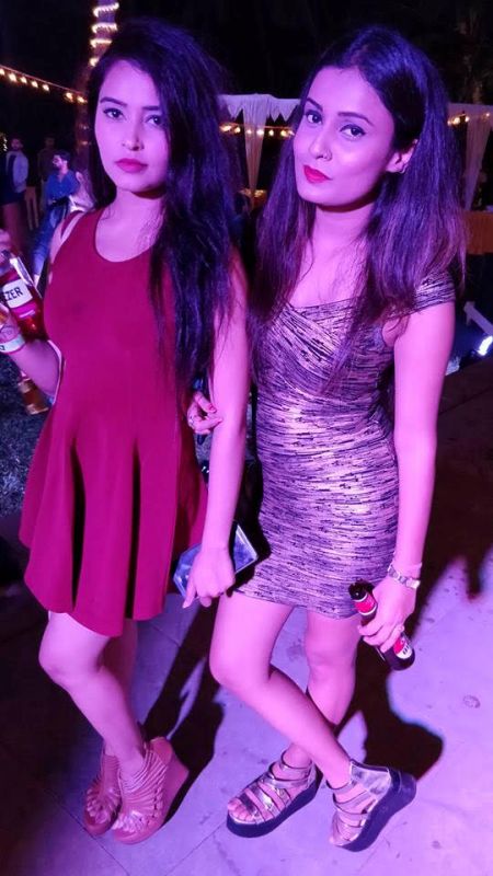 Kaushiki Rathore (left) holding a bottle of beer at a party
