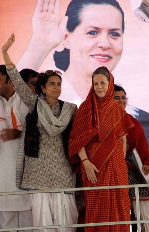 Kiran Choudhry addressing a political rally in the presence of Sonia Gandhi