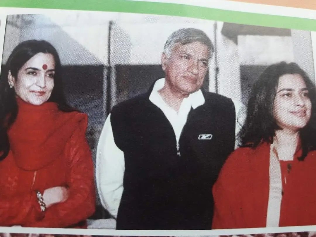 Kiran Choudhry (extreme left) with Surendar Singh and their daughter (extreme right)