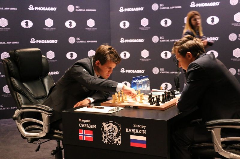 Magnus Carlsen and Sergey Karjakin at the 2016 World Chess Championship