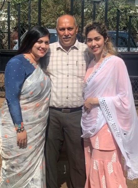 Navisha Raj Kashyap (right) with her parents