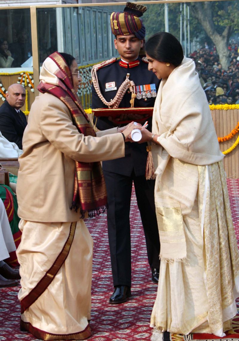 Rukmini Vasanth's mother receiving Ashok Chakra