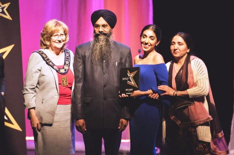 Rupi Kaur, along with her parents, receiving the Brampton Arts Walk of Fame Award in the presence of Mayor of Brampton Linda Jeffrey