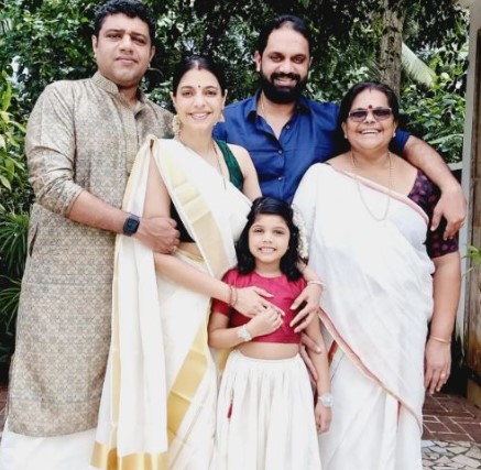 Santhi Mayadevi with her husband, Shiju Rajasekharan, brother, Hari Vimal, mother and daughter, Aarumani (left to right)
