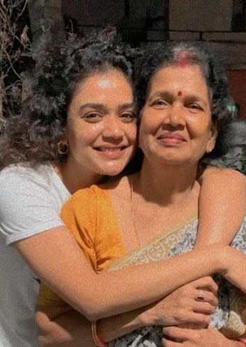 Swayamsiddha Das and her mother