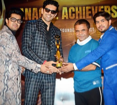 Taher Shabbir while receiving the Most Stylish Actor award at the Panache Achiever Awards (2022)