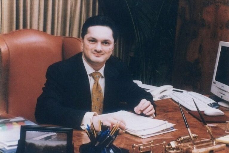 Gautam Singhania Age, Wife, Children, Family, Biography » StarsUnfolded