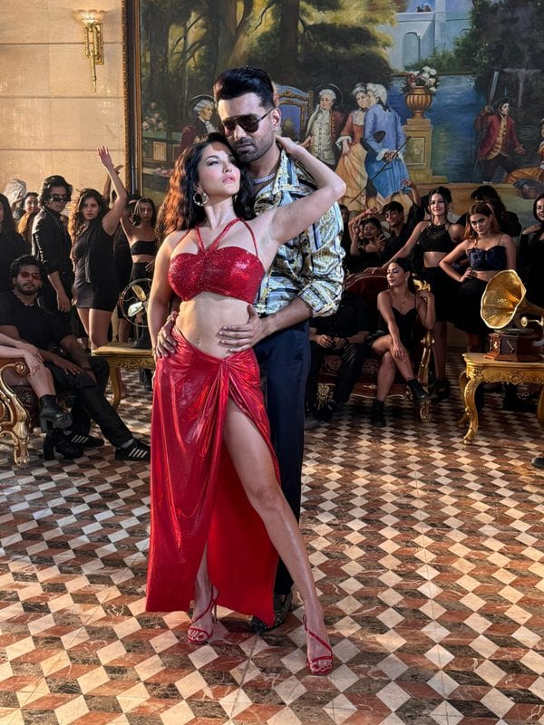 Abhishek Singh's photo with Sunny Leone taken on the sets of Third Party
