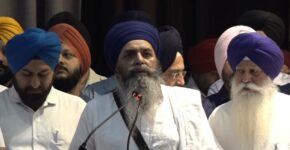 Lakhbir Singh Rode delivering a speech at a Panthak convention