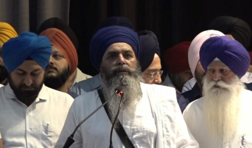 Lakhbir Singh Rode delivering a speech at a Panthak convention
