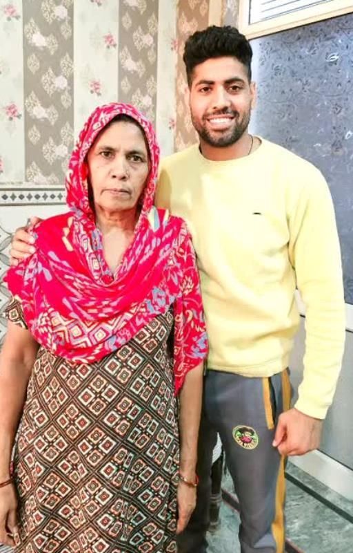 Neeraj Kumar with his mother