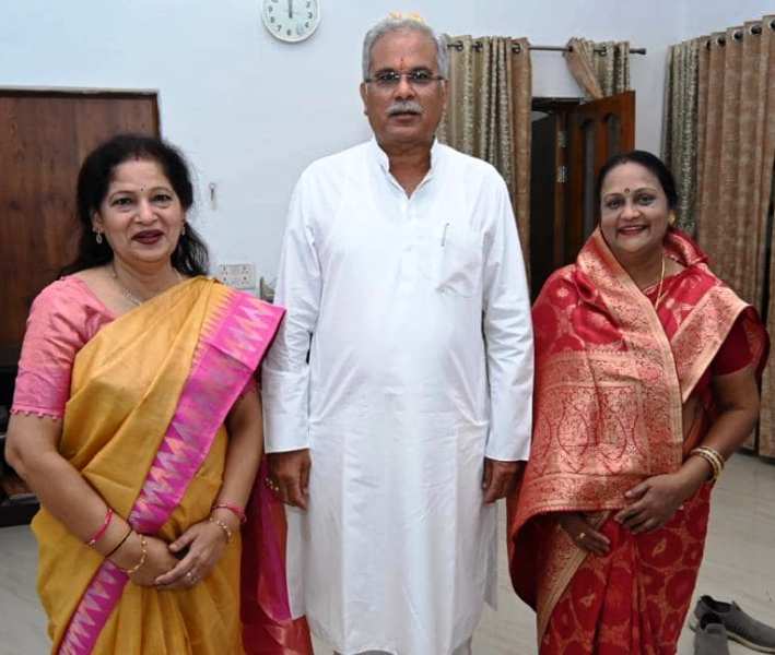 A photo of Bhupesh Baghel with his sisters