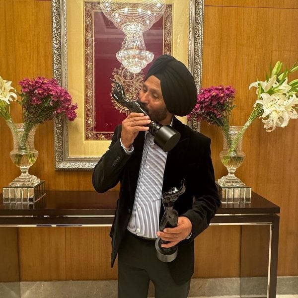 Bhupinder Babbal with the Best Playback Singer (Male) and the Best Music Album awards, which he won at the 69th Filmfare Awards, held at GIFT City, Gujarat