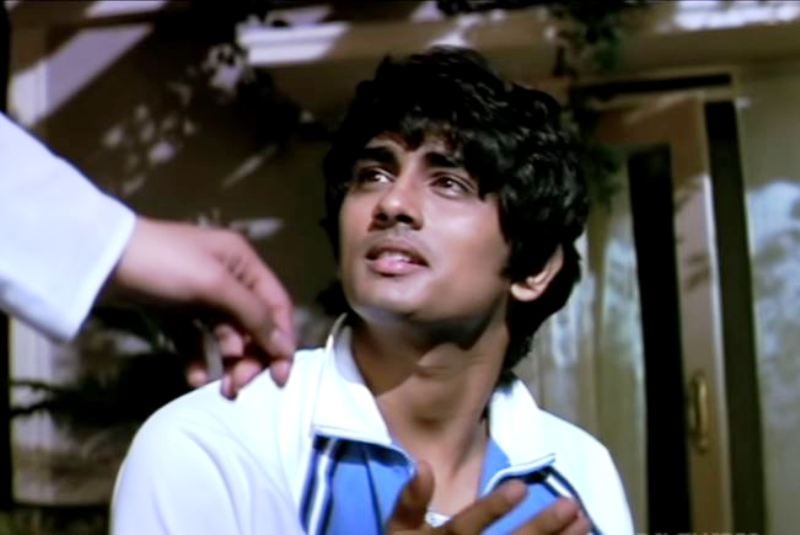 Siddharth as 'Santosh' in the film 'Nuvvostanante Nenoddantana' (2005)