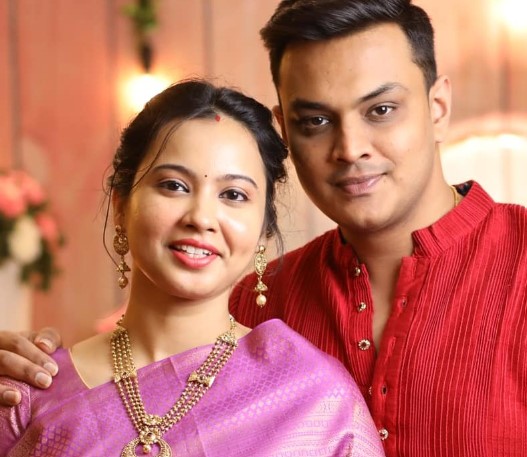 Saurabh Vinod Ghosalkar, with his wife, Khyati Vasani