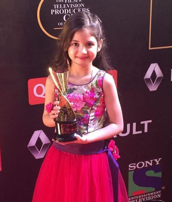 Harshaali Malhotra with the Star Guild Award