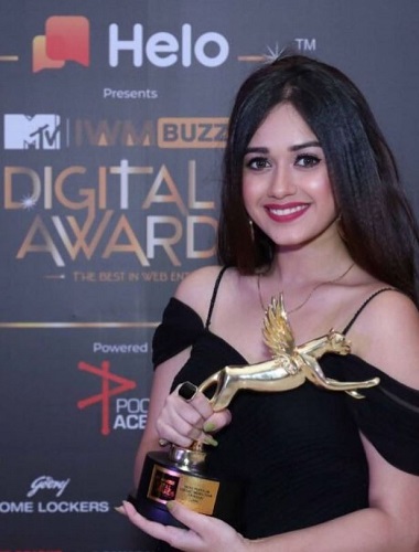 Jannat Zubair Rahmani with her IWM Buzz Digital Award