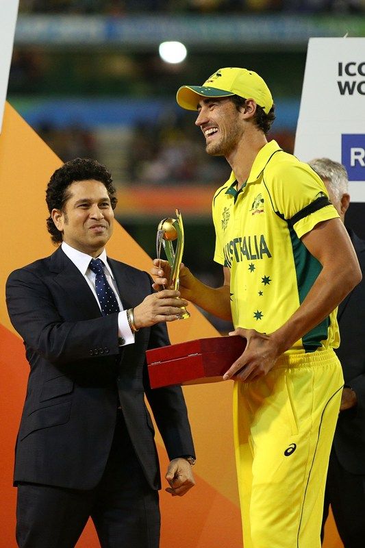 Mitchell Starc received the 2015 World Cup Player of the Tournament award from Sachin Tendulkar