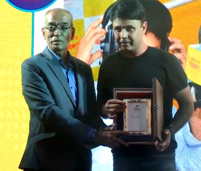 RJ Naved while receiving the 2018 Radio Connex Award