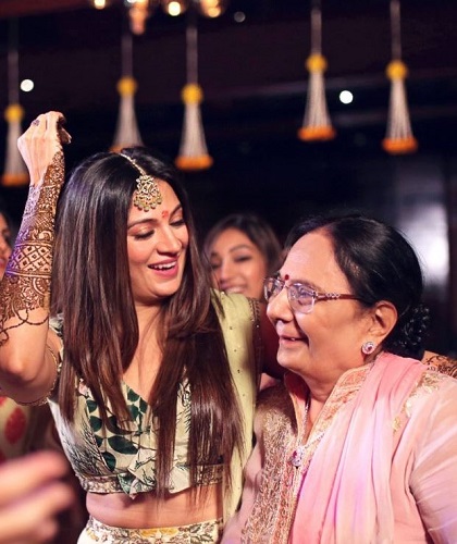 Sonia Kapoor with her mother